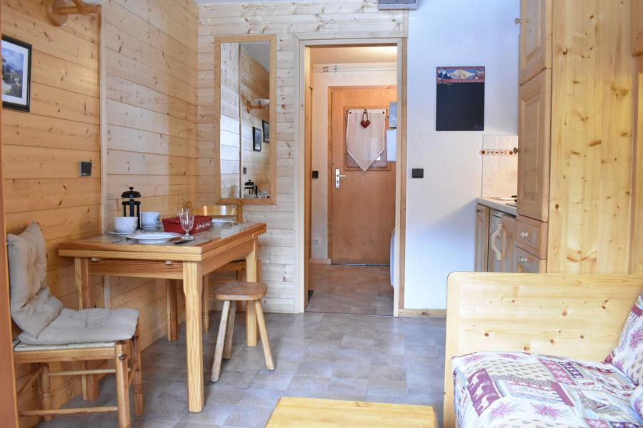 Rent in ski resort Studio 2 people (0B4) - Résidence les Sapineaux - Méribel