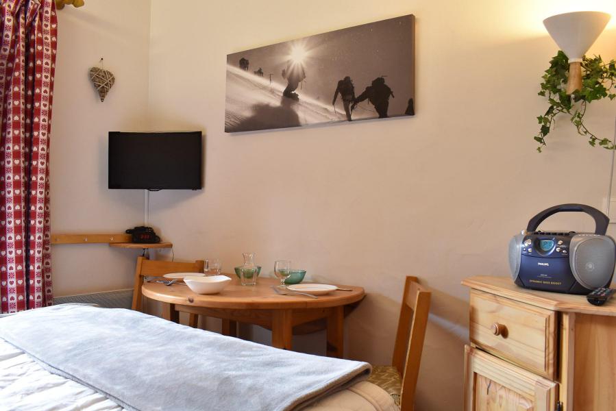 Rent in ski resort Studio 3 people (B2) - Résidence les Sapineaux - Méribel - Bedroom