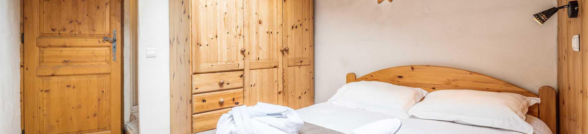 Rent in ski resort Chalet Castors - Méribel - Bedroom under mansard
