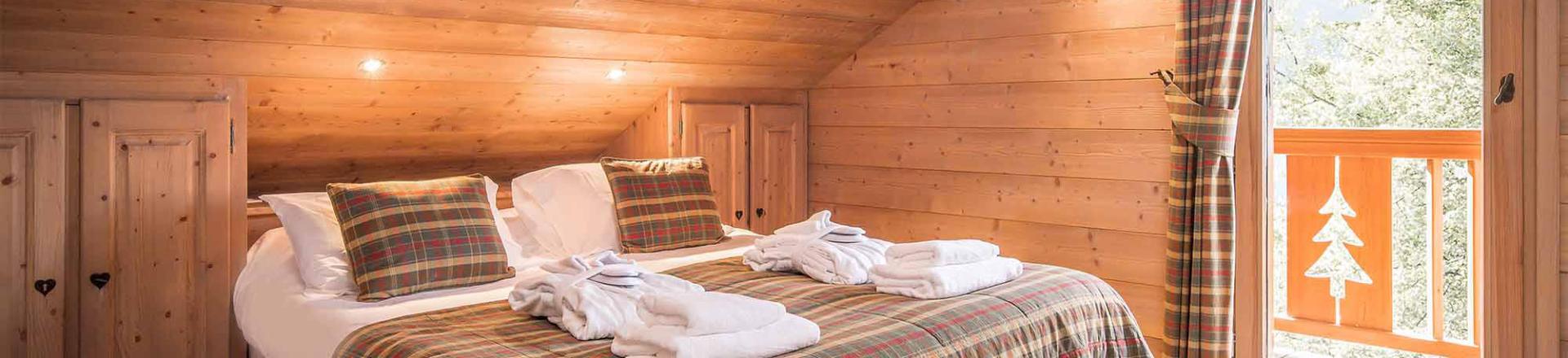 Rent in ski resort Chalet Silvana - Méribel - Bedroom under mansard