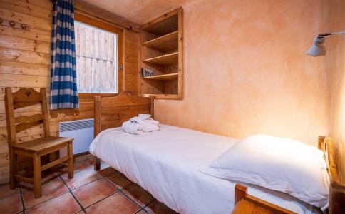 Rent in ski resort Chalet Castors - Méribel - Bedroom
