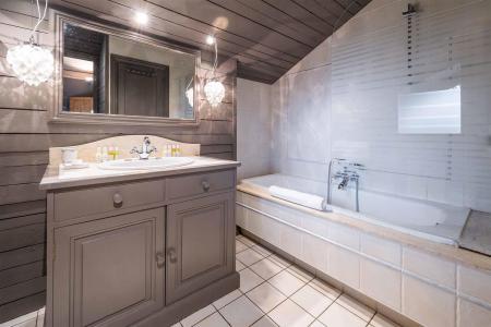 Rent in ski resort Chalet Etienne - Méribel - Bathroom