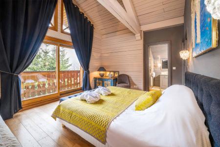 Rent in ski resort Chalet Etienne - Méribel - Bedroom under mansard