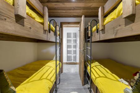 Rent in ski resort 6 room triplex chalet 12 people - Chalet Hygge - Méribel - Bedroom