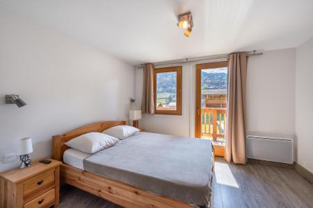 Rent in ski resort 4 room triplex chalet 6 people - Chalet les Girolles - Méribel - Bedroom