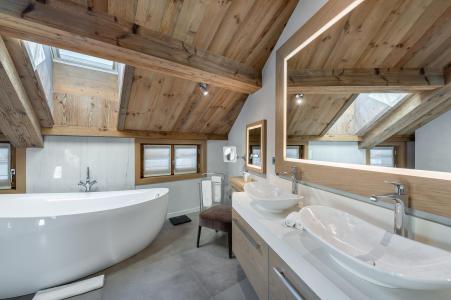Rent in ski resort 7 room quadriplex chalet 12 people - Chalet les Sorbiers - Méribel - Bathroom