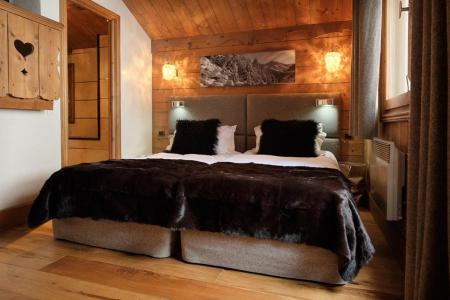 Rent in ski resort Chalet Mariefleur - Méribel - Bedroom under mansard