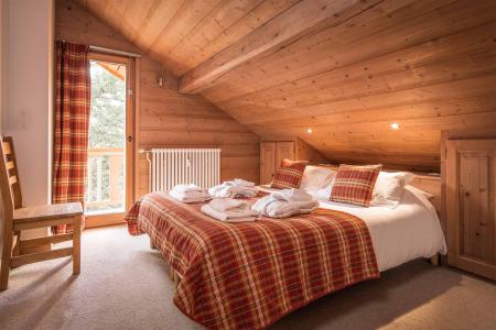 Rent in ski resort Chalet Silvana - Méribel - Bedroom under mansard