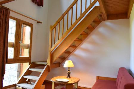 Location au ski Appartement duplex 5 pièces 8 personnes (15) - Résidence Hauts de Chantemouche - Méribel - Escalier