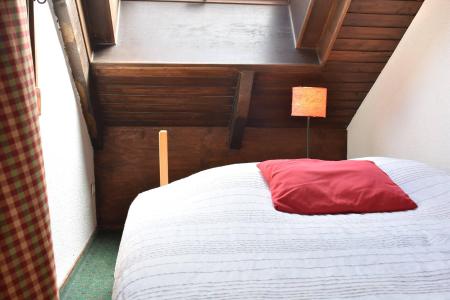 Rent in ski resort Studio mezzanine 4 people (A21) - Résidence le Pétaru - Méribel - Underoof cabin