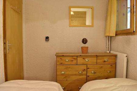Rent in ski resort 2 room apartment 4 people (E7) - Résidence les Carlines - Méribel - Single bed