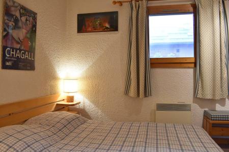 Rent in ski resort 3 room apartment 6 people (M1) - Résidence les Chandonnelles I - Méribel - Bedroom