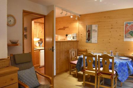 Rent in ski resort 3 room apartment 6 people (M1) - Résidence les Chandonnelles I - Méribel - Table
