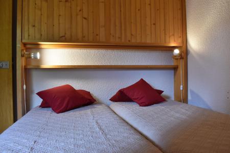 Rent in ski resort 2 room apartment 5 people (P16) - Résidence les Chandonnelles II - Méribel - Twin beds