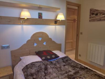 Rent in ski resort 2 room apartment 4 people (1) - Résidence Trois Marches Bat C - Méribel - Bedroom