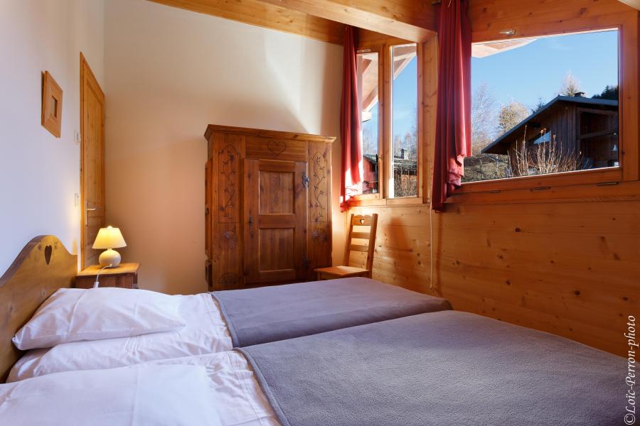 Rent in ski resort 7 room chalet 12 people (MTGSIN) - Chalet Montgésin - Montalbert - Bedroom