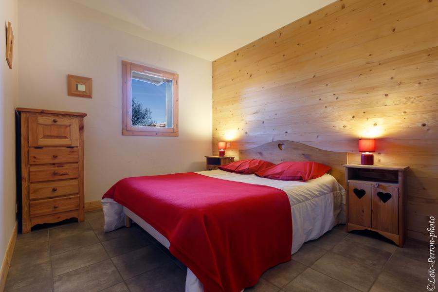 Rent in ski resort 7 room chalet 12 people (MTGSIN) - Chalet Montgésin - Montalbert - Bedroom