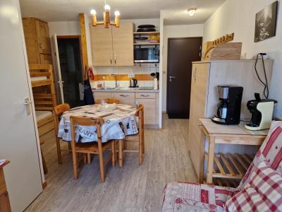 Rent in ski resort 2 room apartment sleeping corner 4 people (302) - Résidence le Chanteloup - Montalbert - Dining area