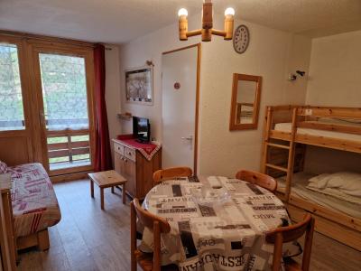 Rent in ski resort 2 room apartment sleeping corner 4 people (302) - Résidence le Chanteloup - Montalbert - Living room
