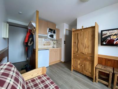 Rent in ski resort Studio cabin 4 people (009) - Résidence Plaisances - Montalbert - Living room