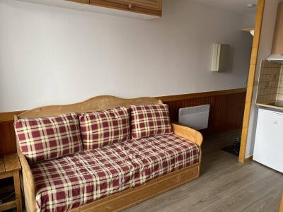 Rent in ski resort Studio cabin 4 people (009) - Résidence Plaisances - Montalbert - Living room