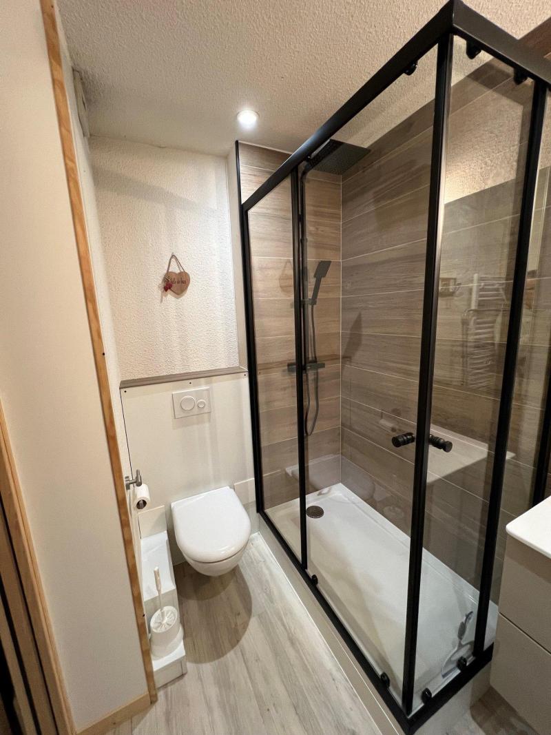 Rent in ski resort Studio cabin mezzanine 6 people (64) - La Résidence la Traverse - Montchavin La Plagne - Shower room