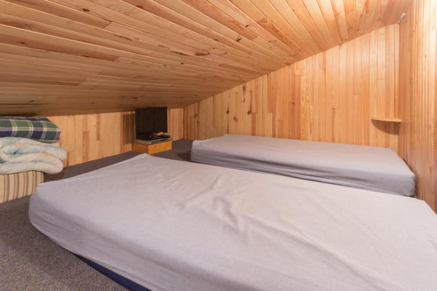 Rent in ski resort Studio mezzanine 5 people (67) - La Résidence la Traverse - Montchavin La Plagne - Bedroom under mansard