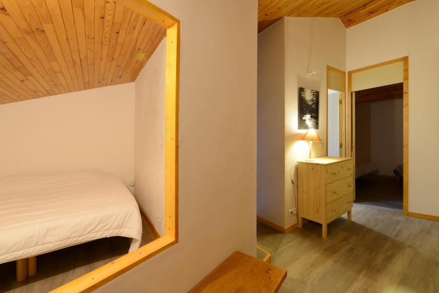 Rent in ski resort 4 room duplex apartment 9 people (BAI33) - La Résidence le Bastion I - Montchavin La Plagne - Bedroom