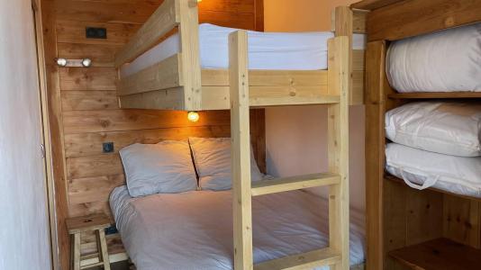 Skiverleih 3-Zimmer-Holzhütte für 4 Personen (239) - Résidence le Dé 4 - Montchavin La Plagne - Offener Schlafbereich