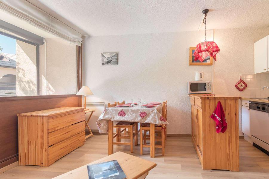 Rent in ski resort 2 room apartment sleeping corner 6 people (ground floor) (HUMD5) - La Résidence Ferme d'Augustin - Montgenèvre - Living room