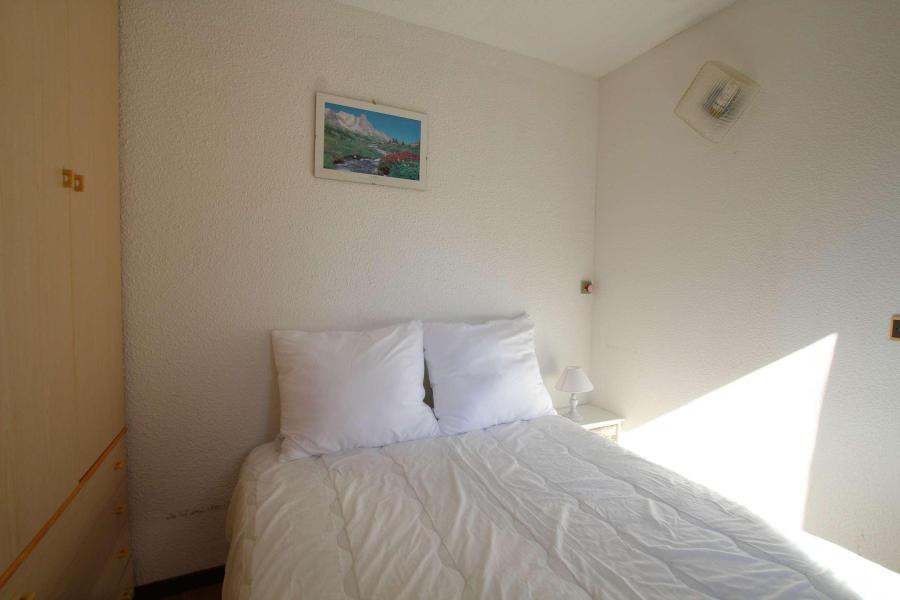 Rent in ski resort 3 room apartment 6 people (MTG110) - La Résidence Ferme d'Augustin - Montgenèvre - Bedroom
