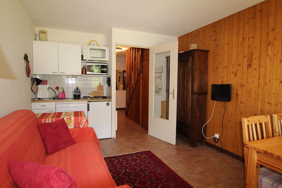 Rent in ski resort 4 room apartment 6 people (D09) - La Résidence Ferme d'Augustin - Montgenèvre - Apartment