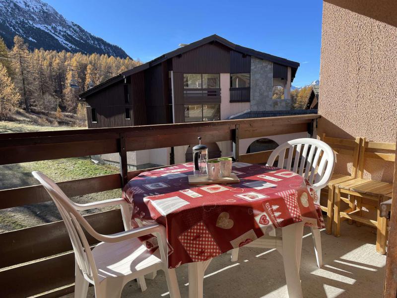 Location au ski Appartement duplex 2 pièces coin montagne 6 personnes (110-D18) - La Résidence la Ferme d'Augustin - Montgenèvre - Balcon