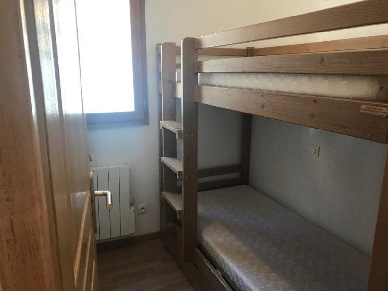 Rent in ski resort 2 room apartment 5 people (NG 12) - La Résidence Neige et Golf - Montgenèvre - Bedroom