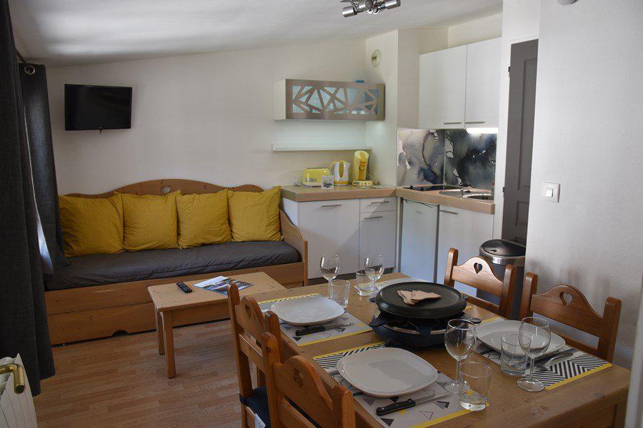Rent in ski resort Studio cabin 4 people (NG22) - La Résidence Neige et Golf - Montgenèvre - Living room