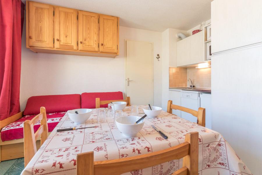 Rent in ski resort 2 room apartment 6 people (SMOQ10) - Résidence Central Station - Montgenèvre - Living room