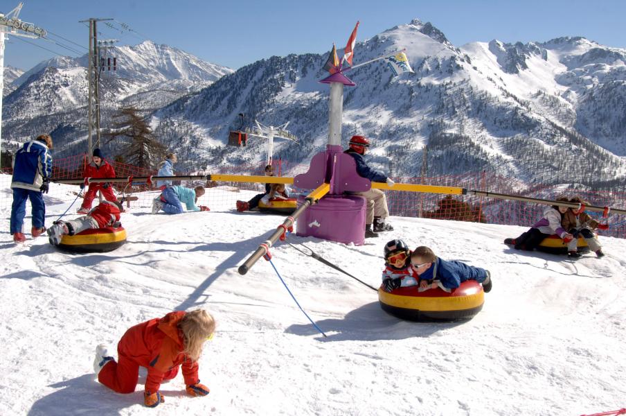 Ski verhuur Résidence Club MMV le Hameau des Airelles - Montgenèvre - Buiten winter