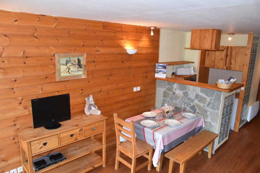 Rent in ski resort Studio sleeping corner 5 people (B317) - Résidence la Chamoisière - Montgenèvre - Living room