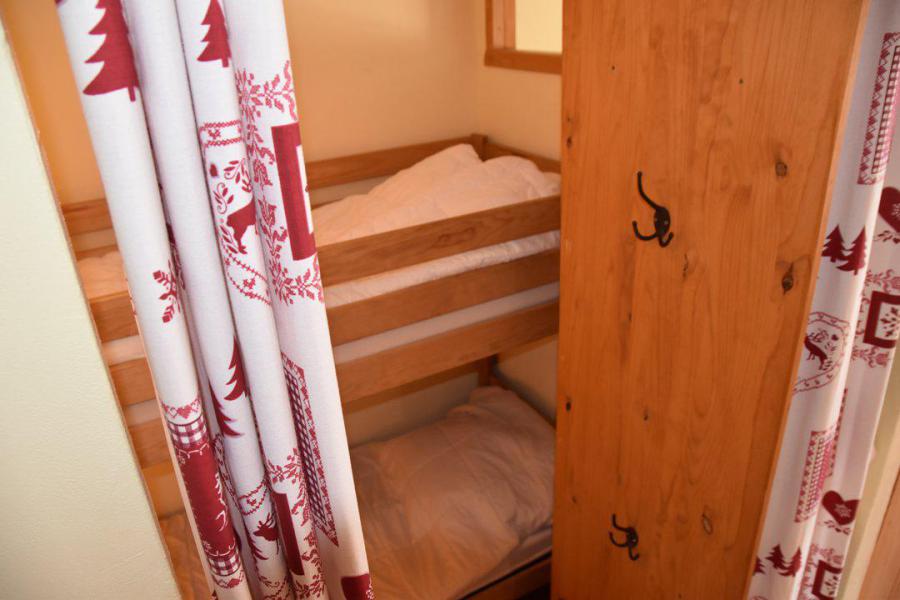 Rent in ski resort Studio sleeping corner 5 people (B317) - Résidence la Chamoisière - Montgenèvre - Sleeping area