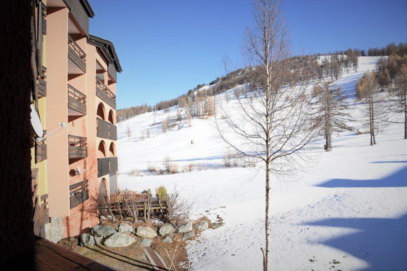 Rent in ski resort 2 room apartment 4 people (B38) - Résidence la Ferme d'Augustin - Montgenèvre - Winter outside