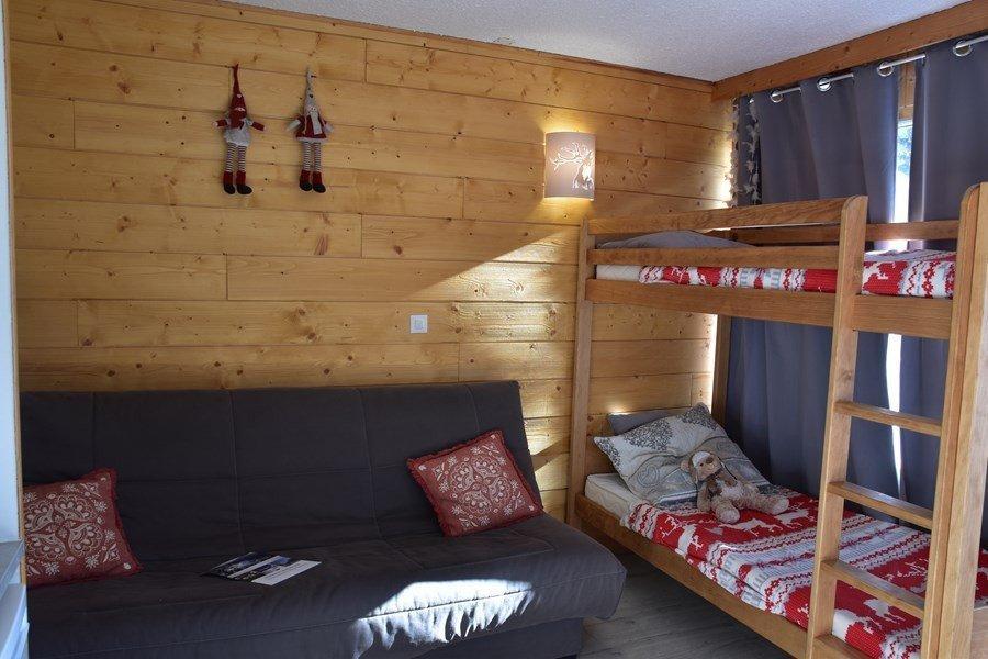 Rent in ski resort Studio 4 people (PONC) - Résidence la Renardière - Montgenèvre - Living room