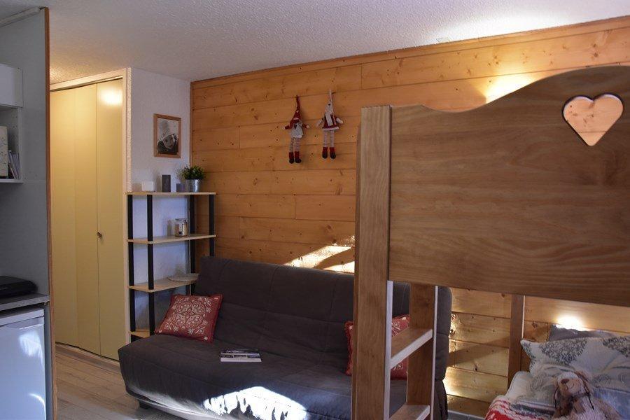 Rent in ski resort Studio 4 people (PONC) - Résidence la Renardière - Montgenèvre - Living room