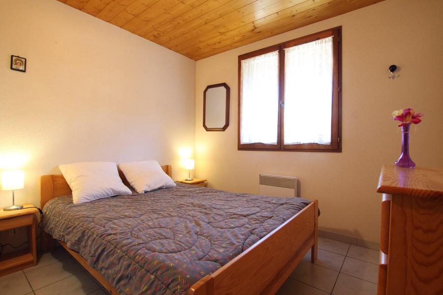 Rent in ski resort 2 room duplex apartment 4 people (LAUROE) - Résidence le Lauzin - Montgenèvre - Bedroom