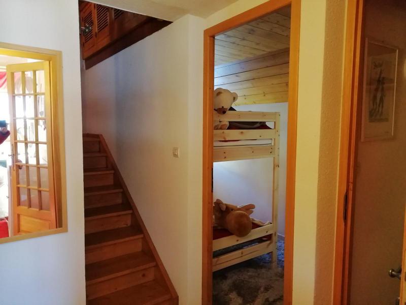 Rent in ski resort 3 room duplex apartment 6 people (LAUGAR) - Résidence le Lauzin - Montgenèvre - Stairs