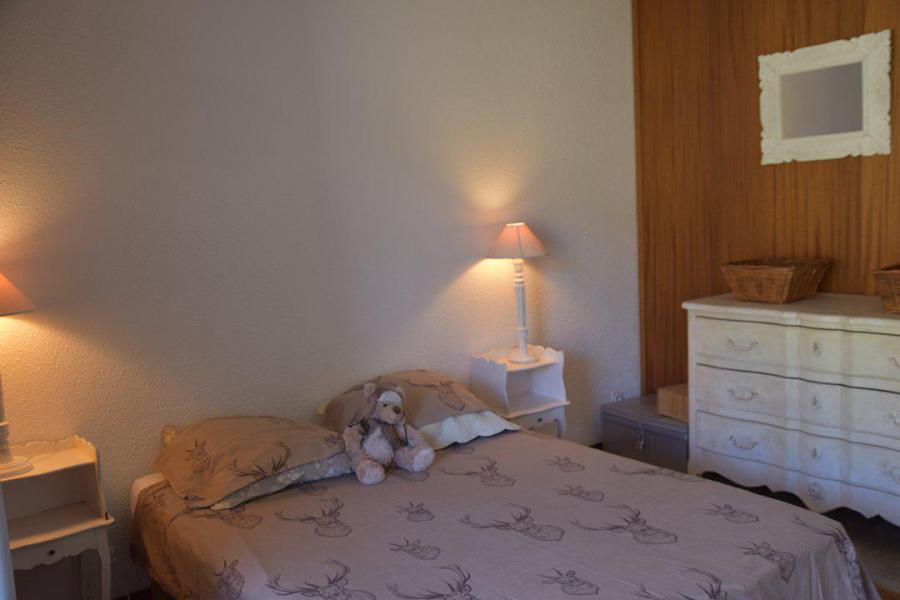 Rent in ski resort 2 room apartment sleeping corner 6 people (A36) - Résidence les Anges - Montgenèvre - Bedroom