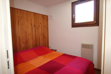 Rent in ski resort 4 room apartment 6 people (D09) - La Résidence Ferme d'Augustin - Montgenèvre - Bedroom