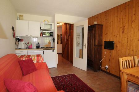 Rent in ski resort 4 room apartment 6 people (D09) - La Résidence Ferme d'Augustin - Montgenèvre - Living room