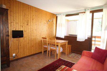 Rent in ski resort 4 room apartment 6 people (D09) - La Résidence Ferme d'Augustin - Montgenèvre - Living room
