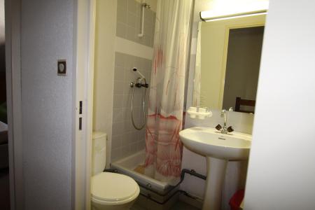 Rent in ski resort 4 room apartment 6 people (D09) - La Résidence Ferme d'Augustin - Montgenèvre - Shower room