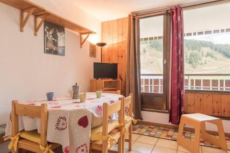 Rent in ski resort 2 room apartment sleeping corner 6 people (AMB101) - La Résidence le Golf - Montgenèvre - Table